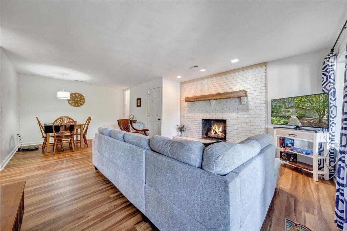 112 Crescent LN