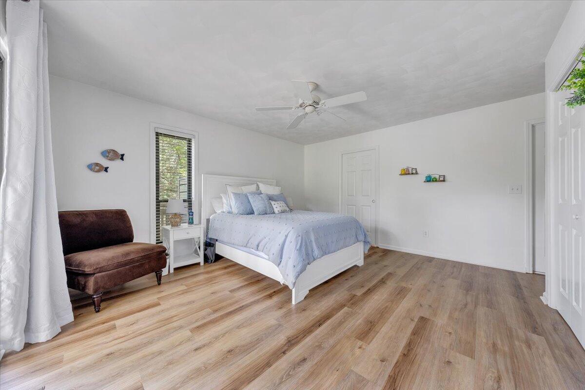 112 Crescent LN