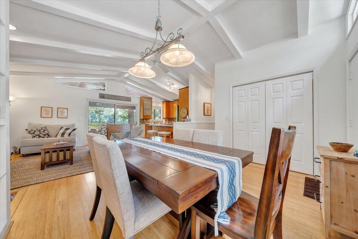 112 Crescent LN