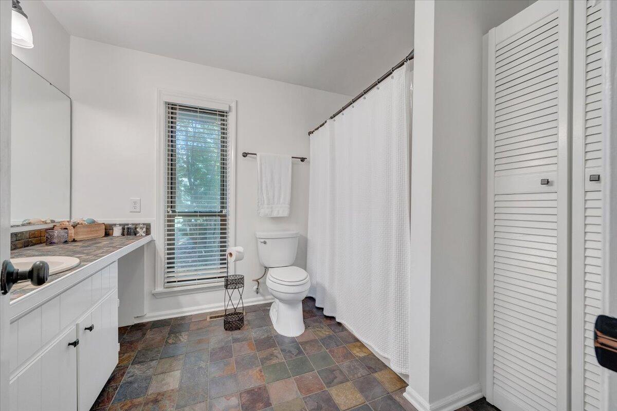 112 Crescent LN