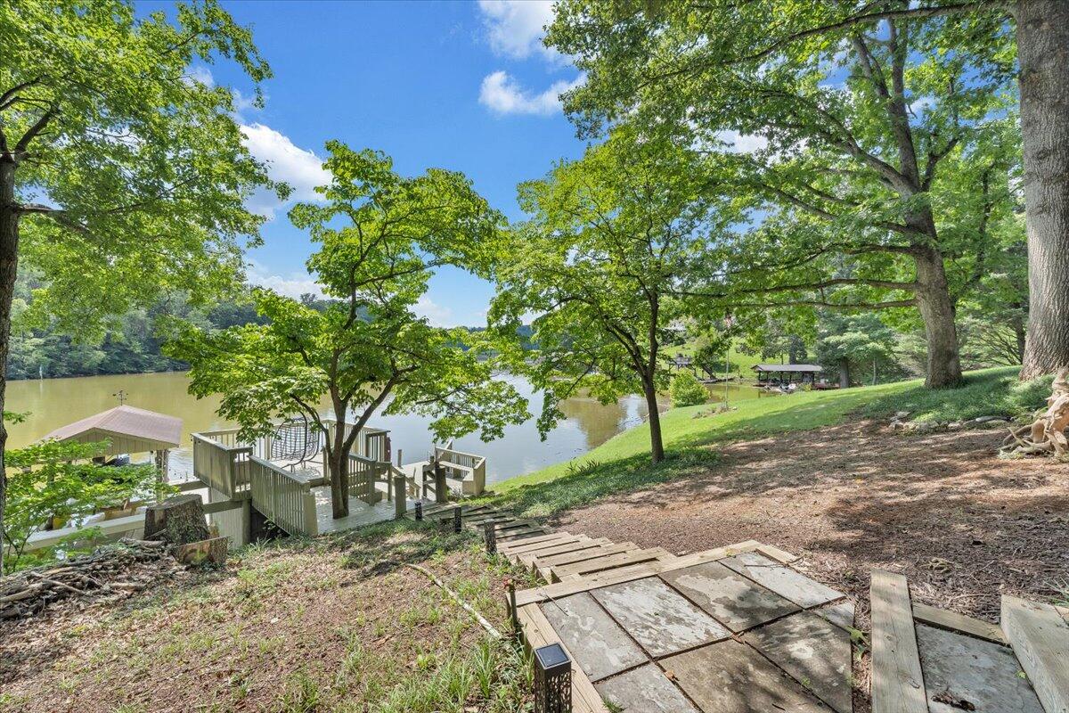 112 Crescent LN