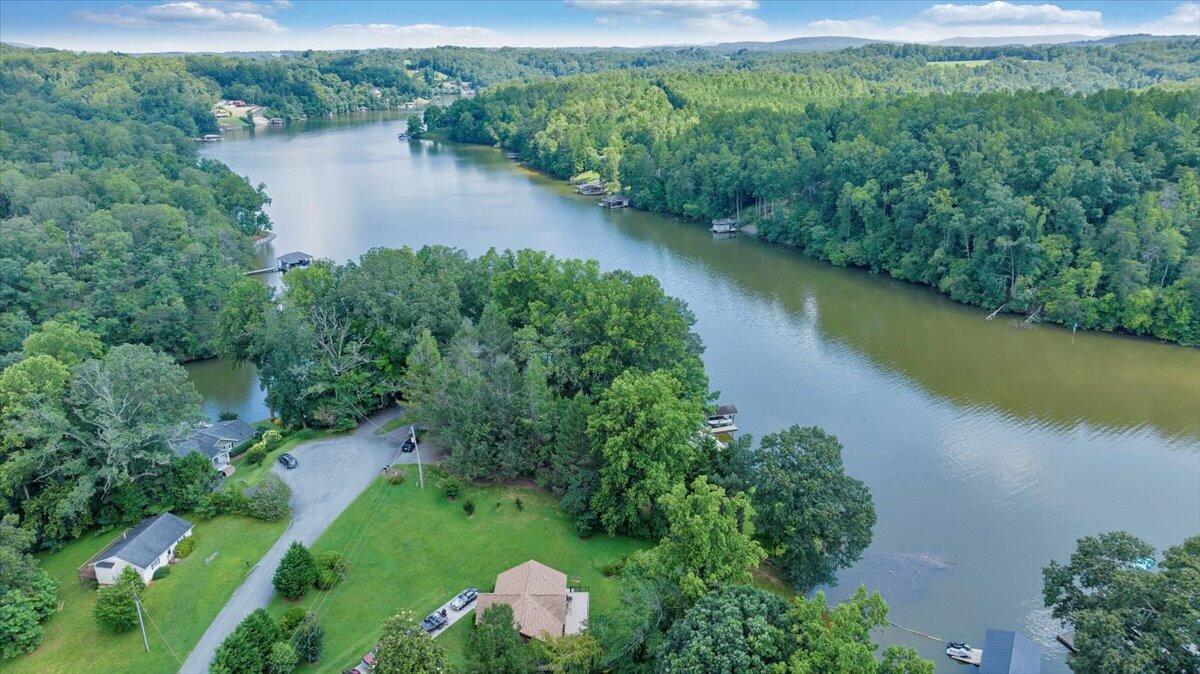 112 Crescent LN