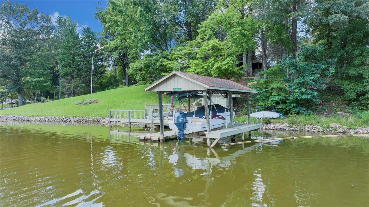 112 Crescent LN
