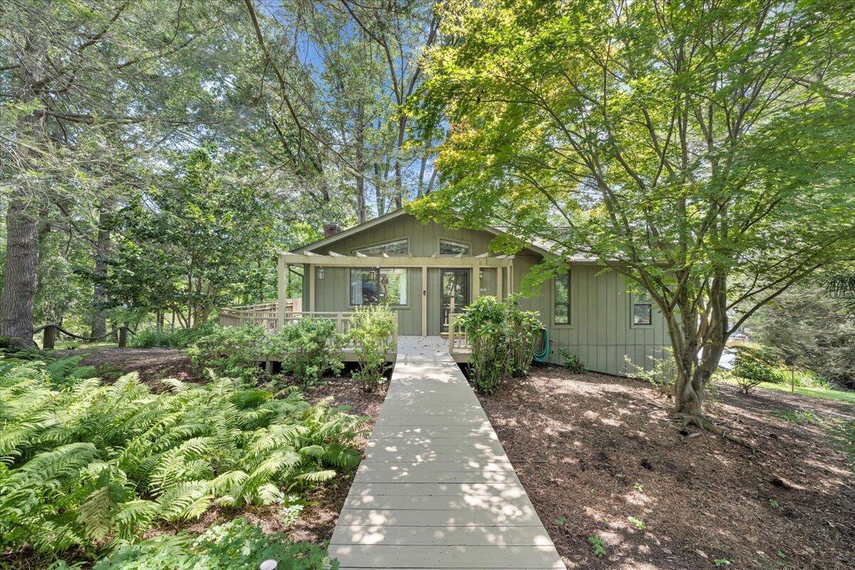 112 Crescent LN