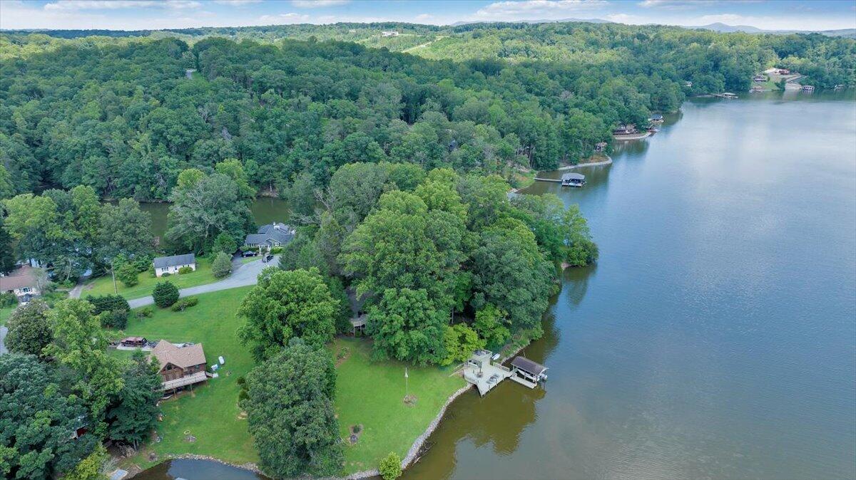 112 Crescent LN