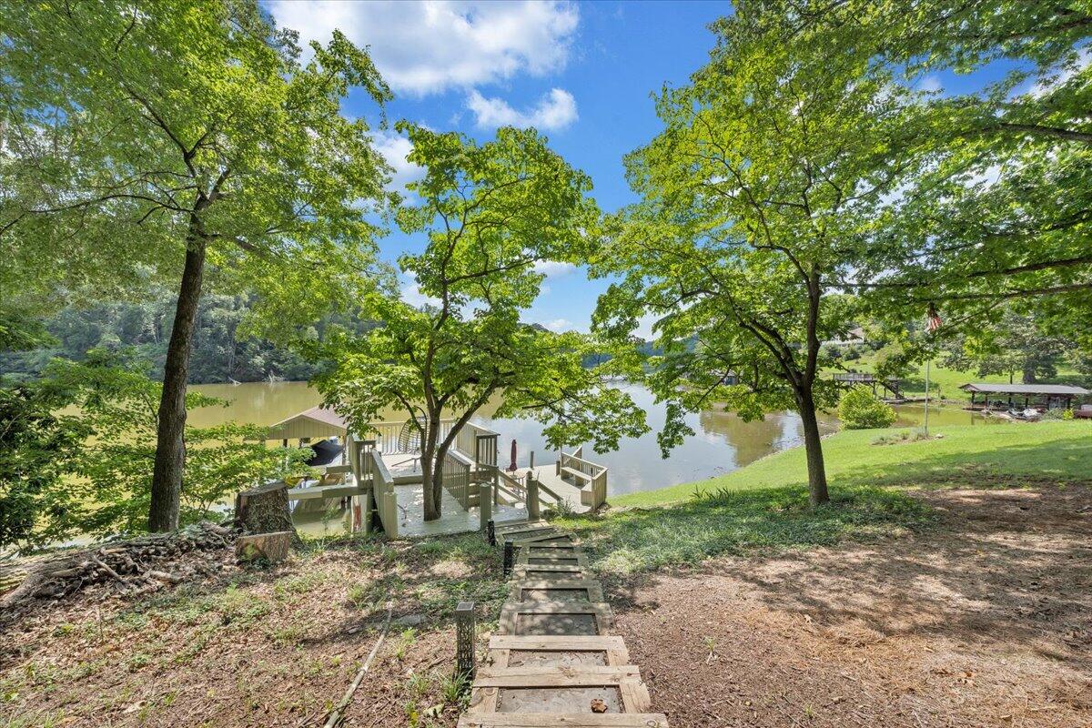 112 Crescent LN