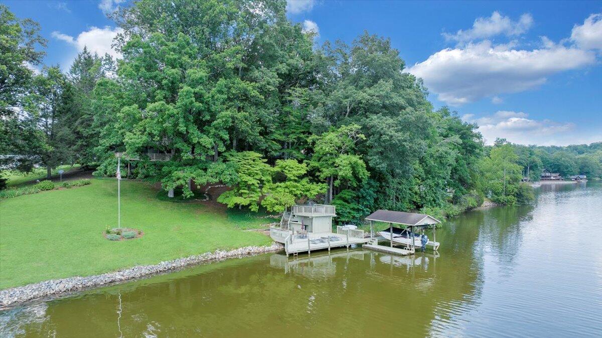 112 Crescent LN