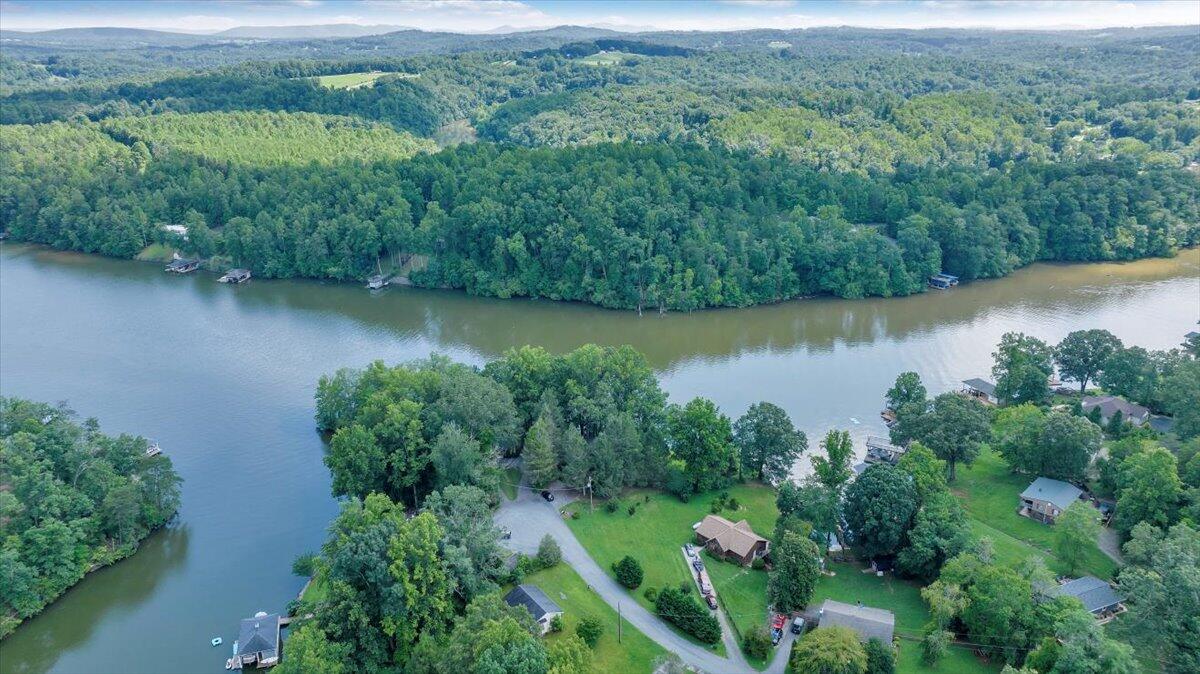 112 Crescent LN