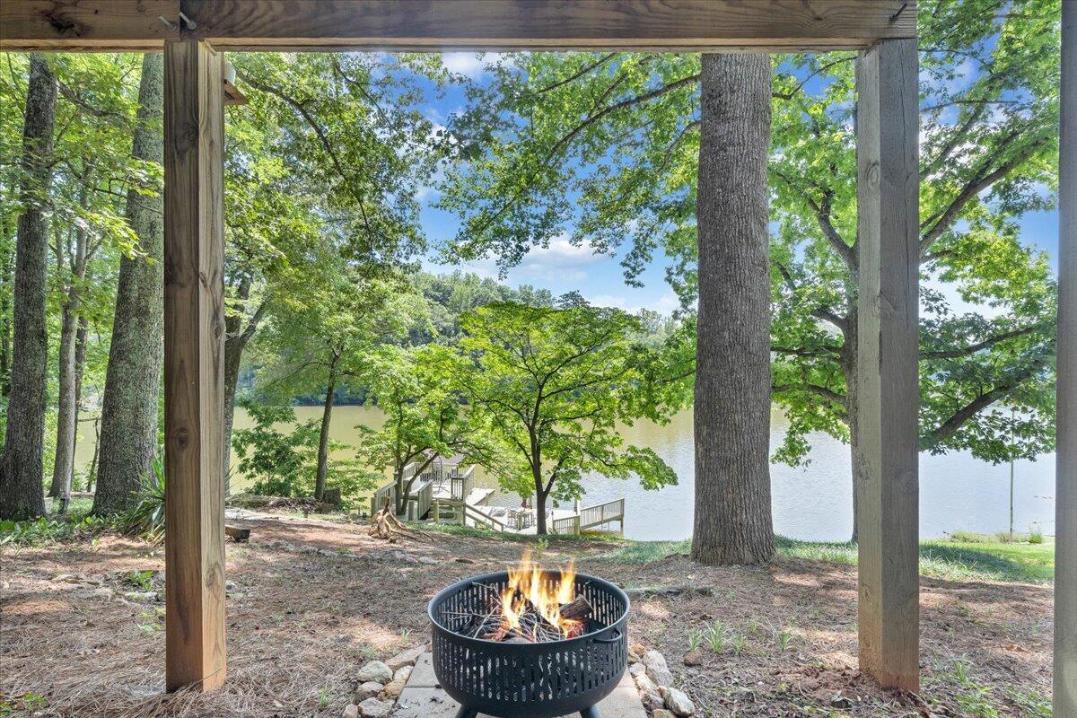 112 Crescent LN
