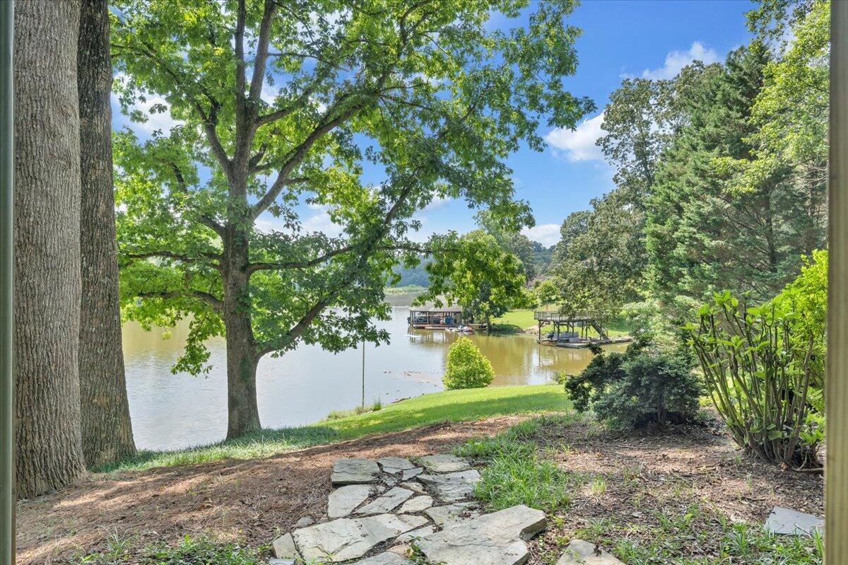 112 Crescent LN
