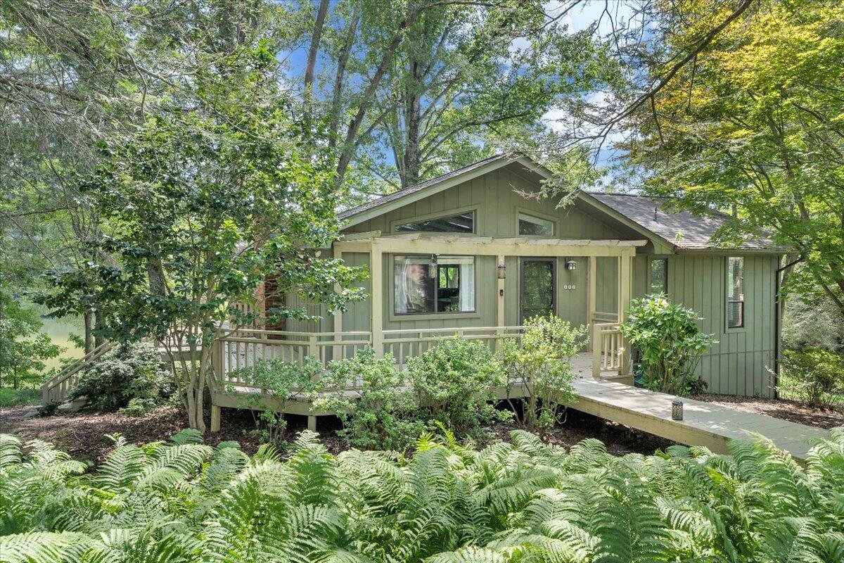 112 Crescent LN