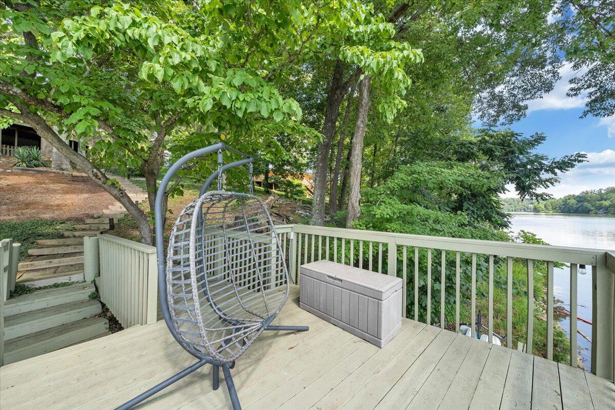 112 Crescent LN