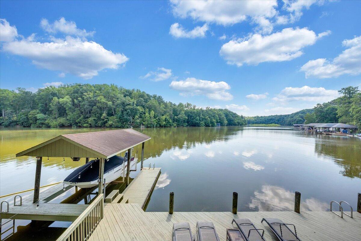 112 Crescent LN