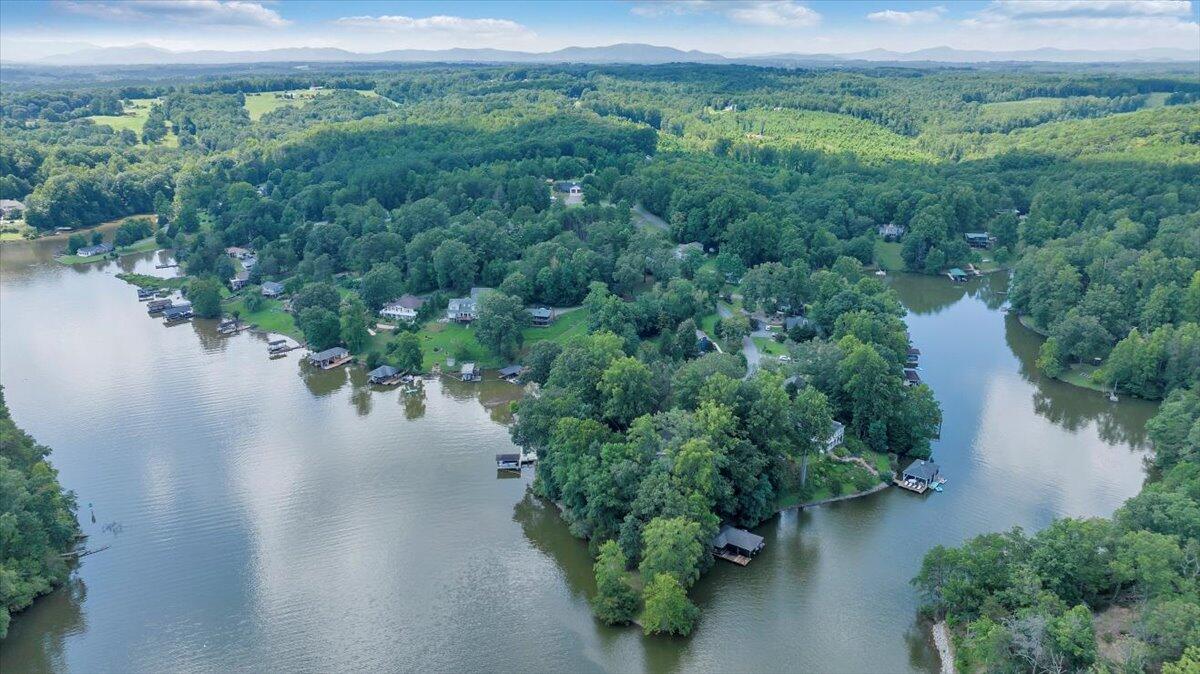 112 Crescent LN