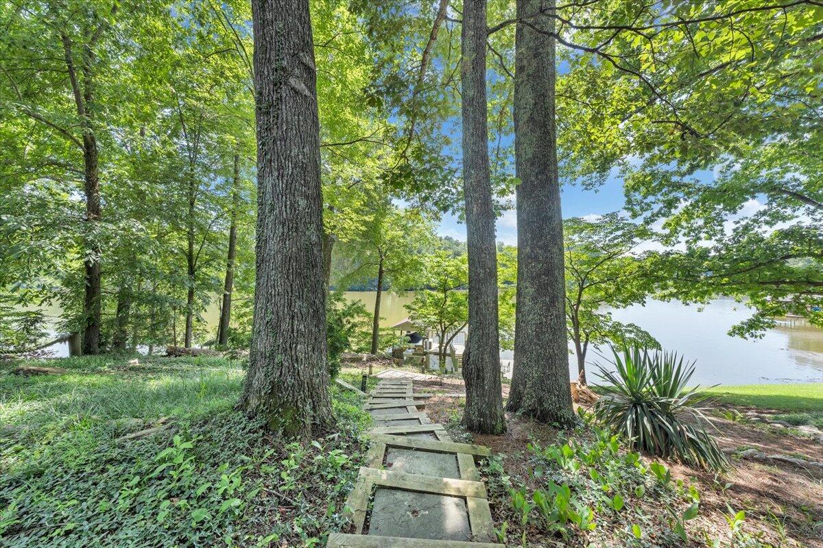 112 Crescent LN