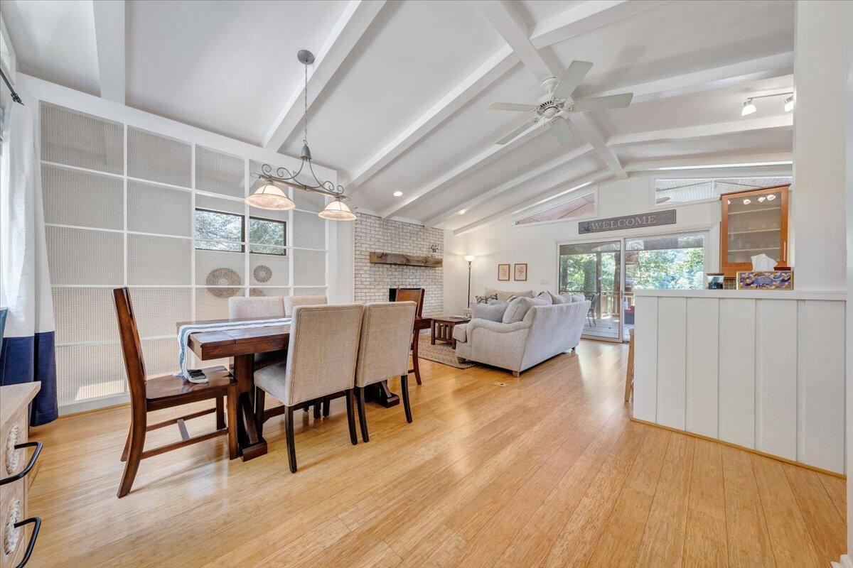 112 Crescent LN