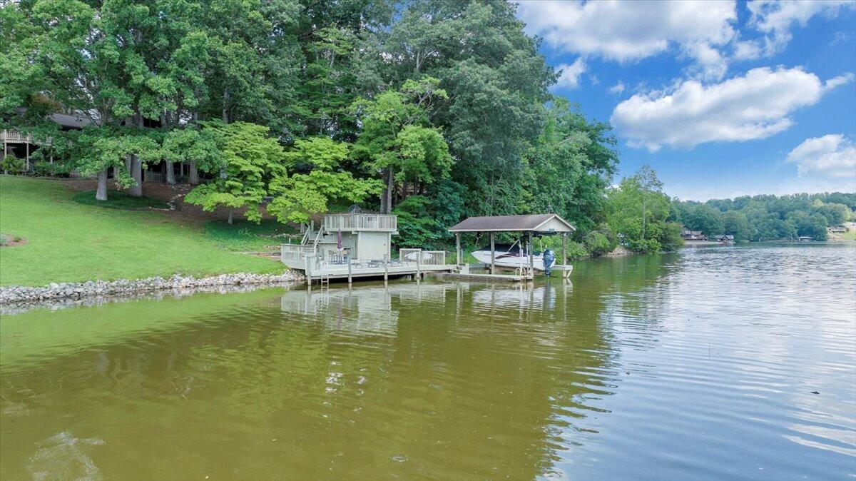 112 Crescent LN