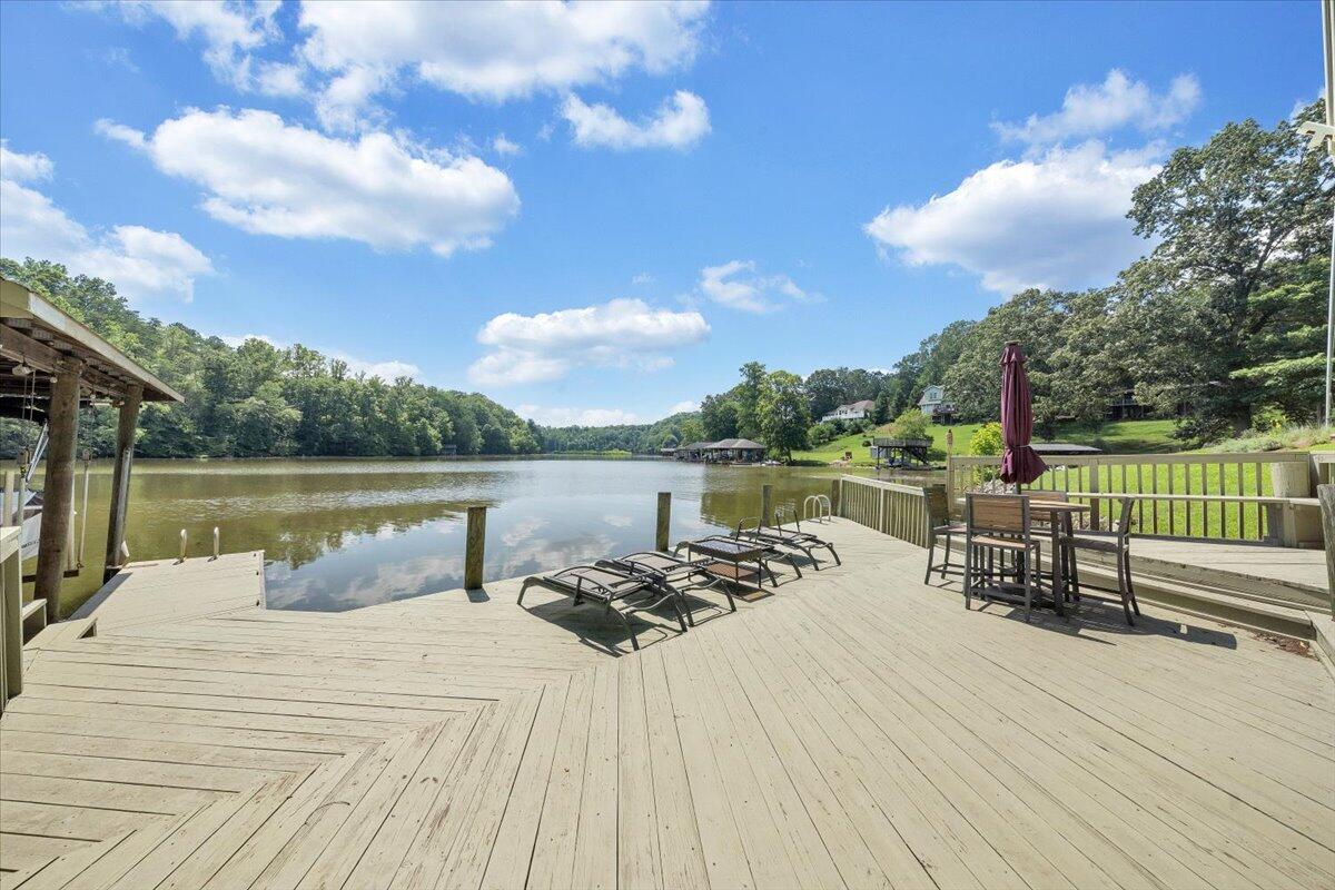 112 Crescent LN