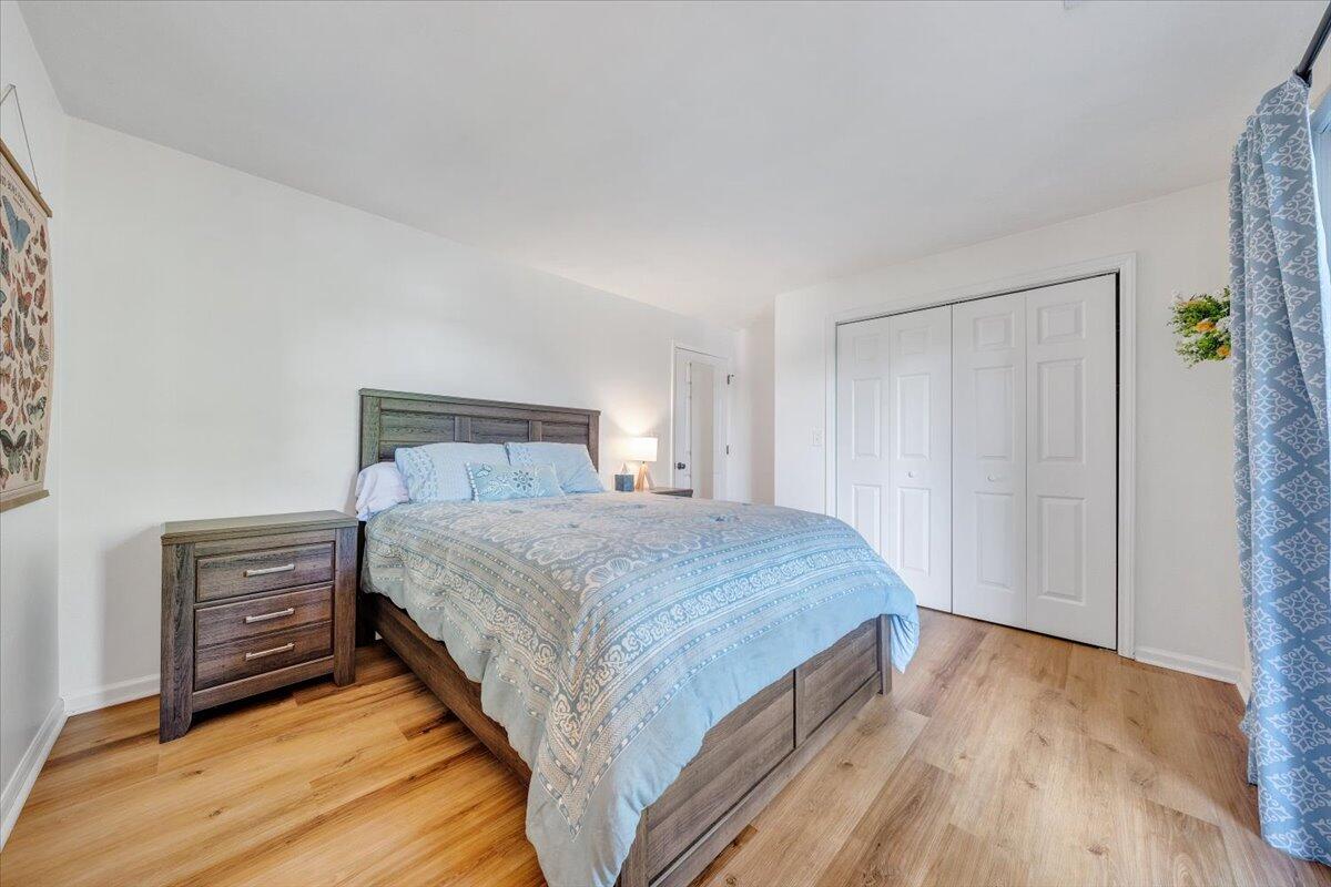 112 Crescent LN