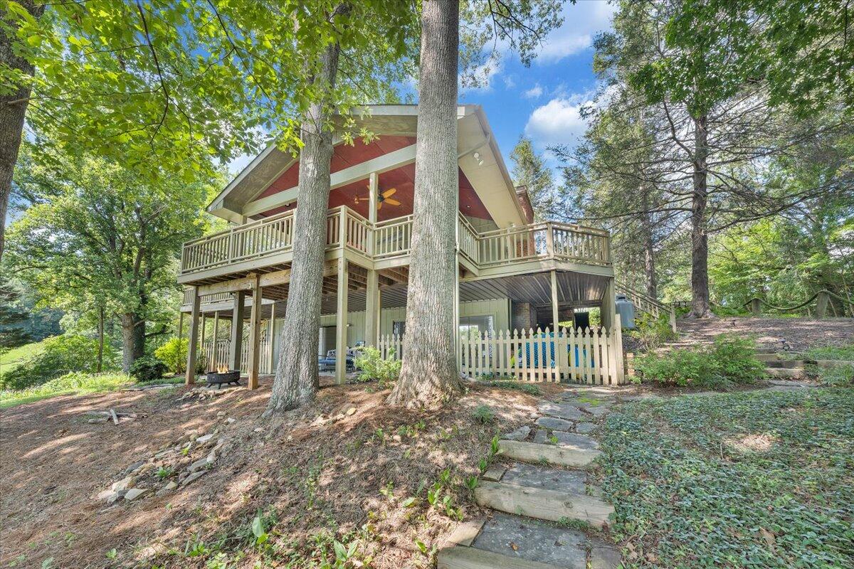 112 Crescent LN