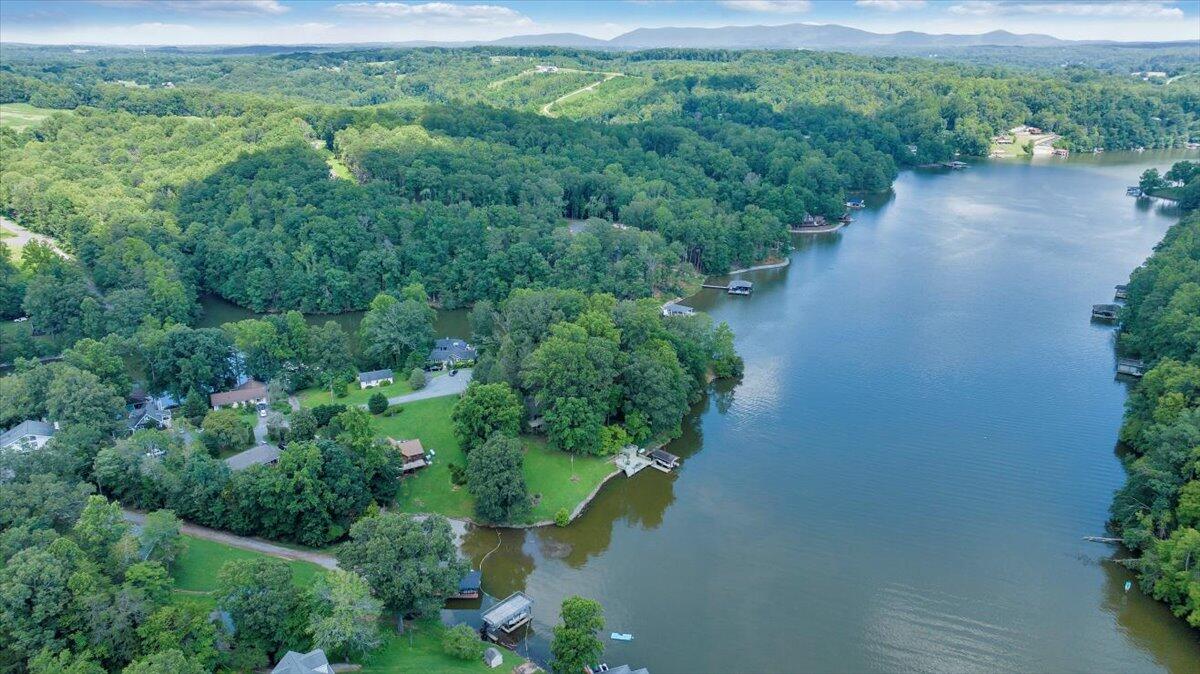 112 Crescent LN