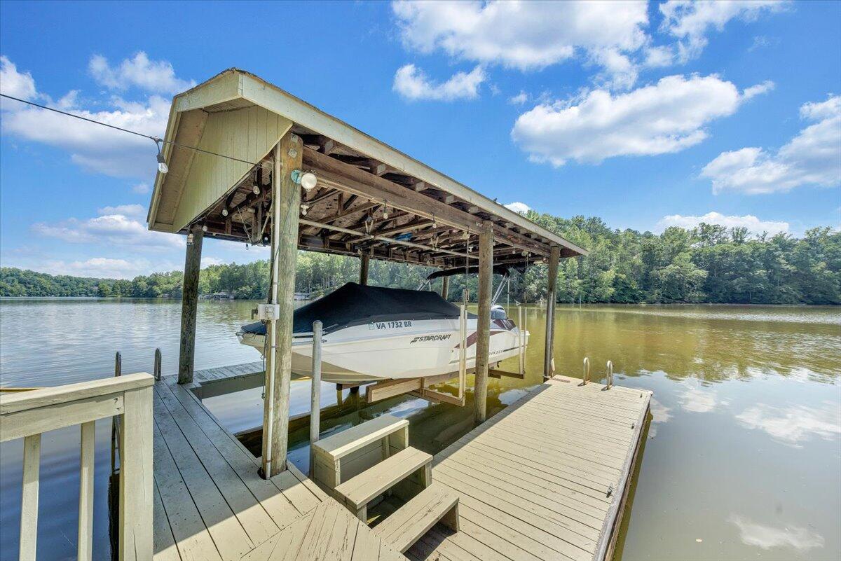 112 Crescent LN