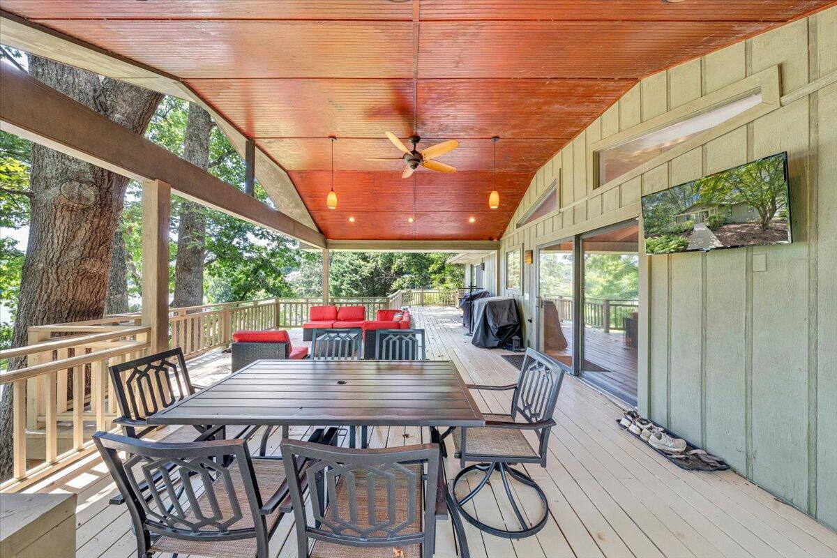 112 Crescent LN