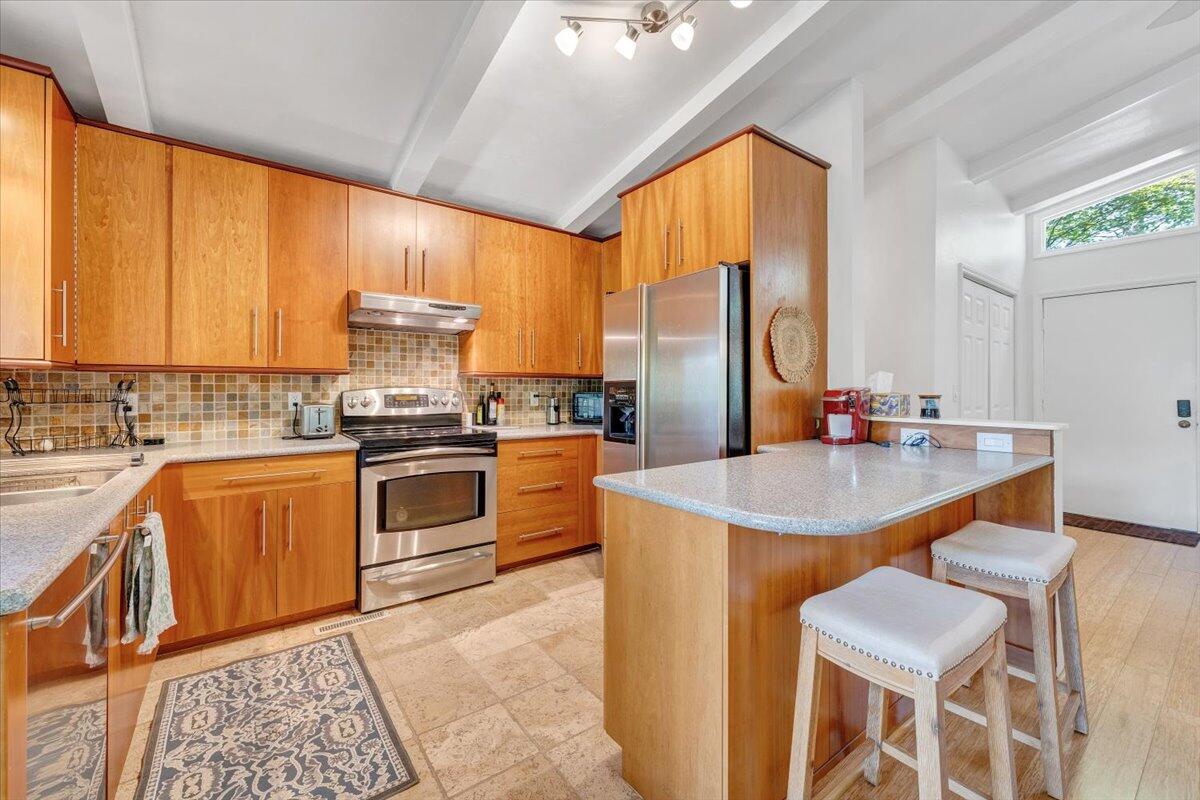 112 Crescent LN