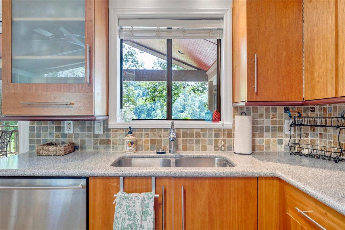 112 Crescent LN