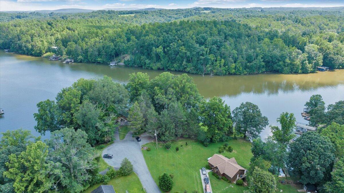 112 Crescent LN