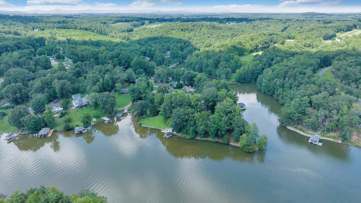 112 Crescent LN
