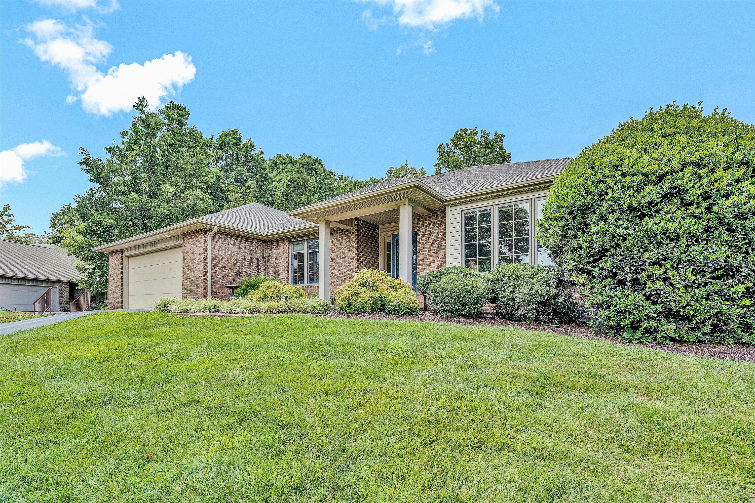 1815 Northwoods LN