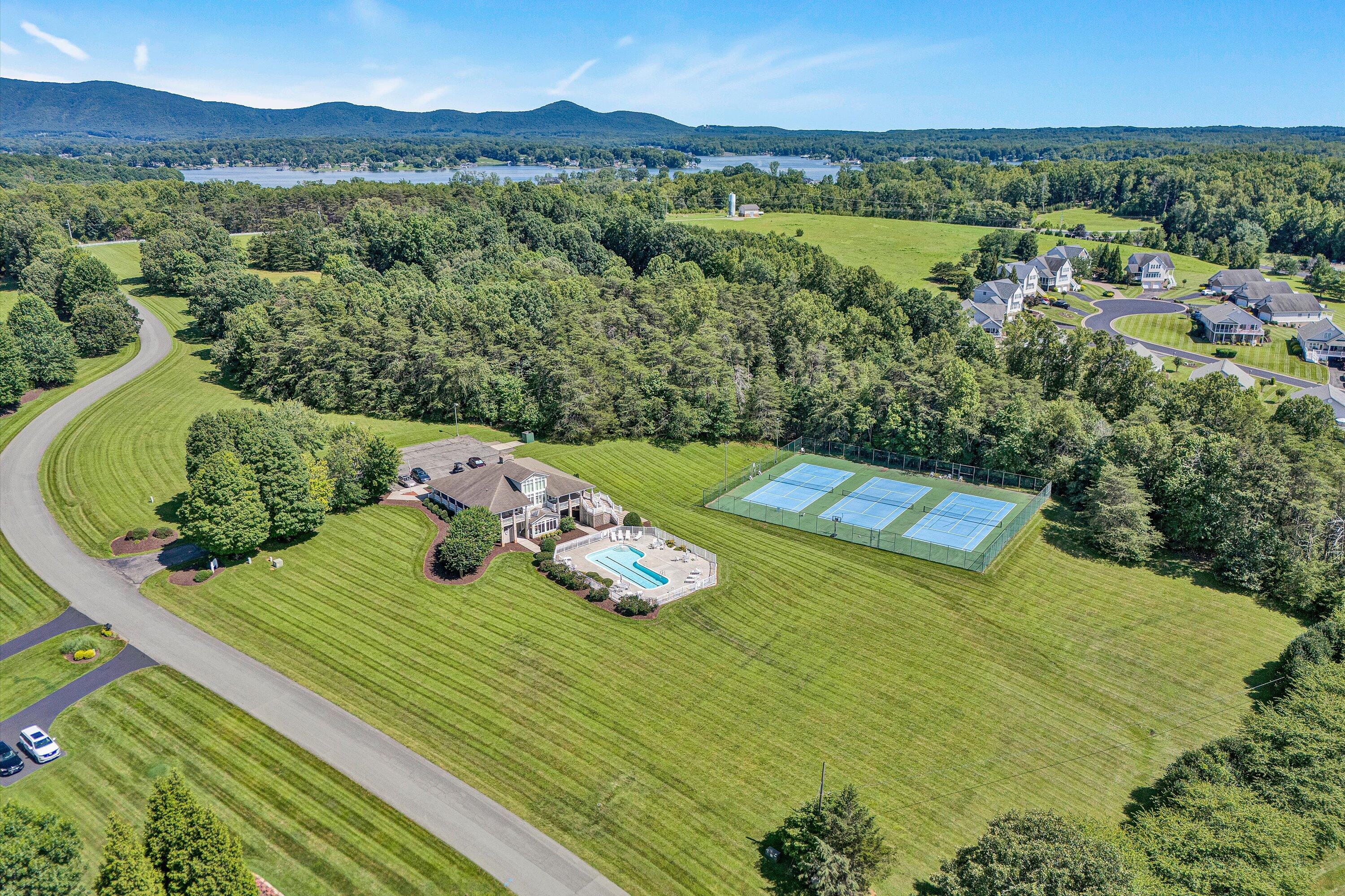 60 Westridge LN