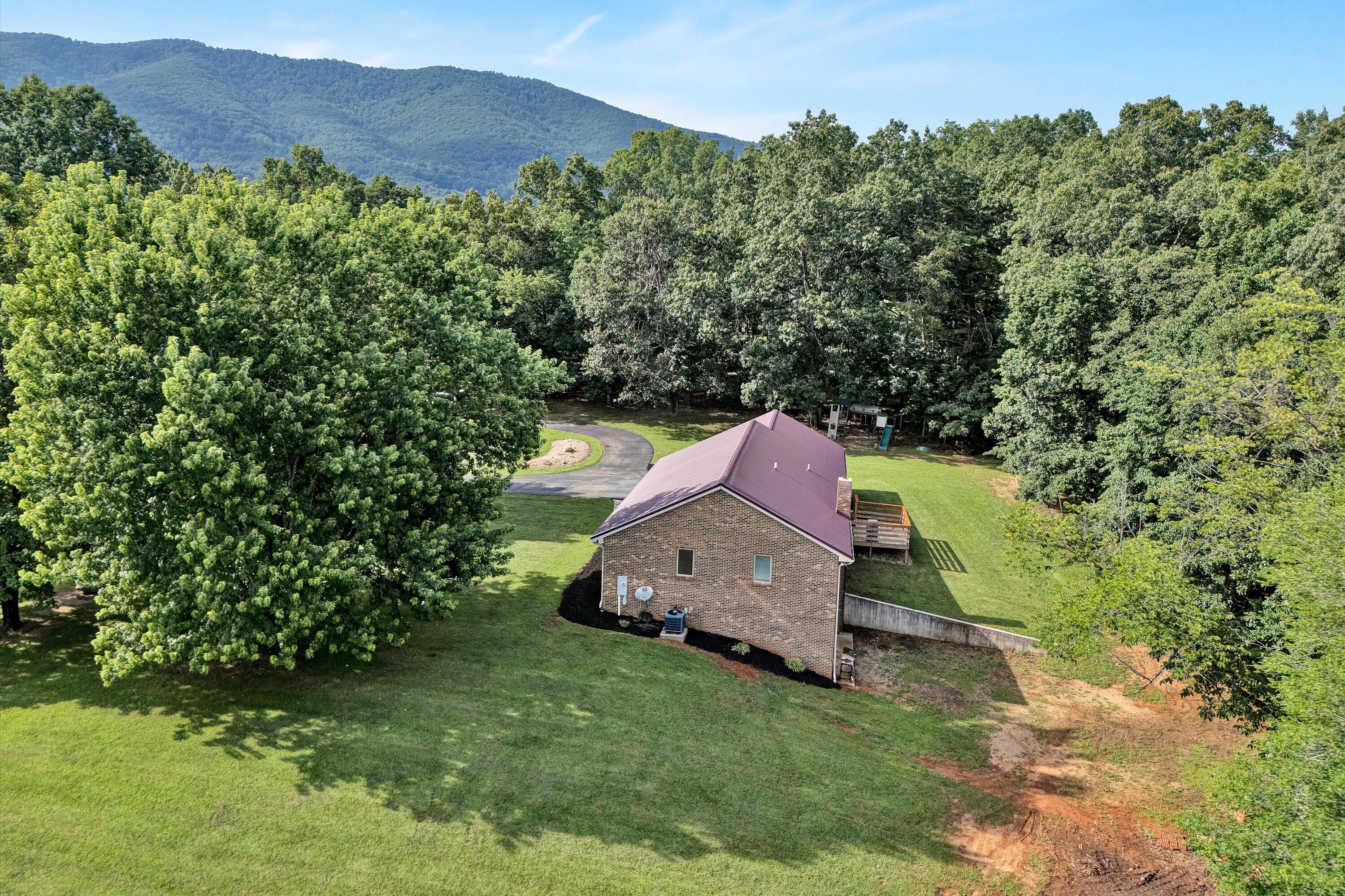 489 Monty RD