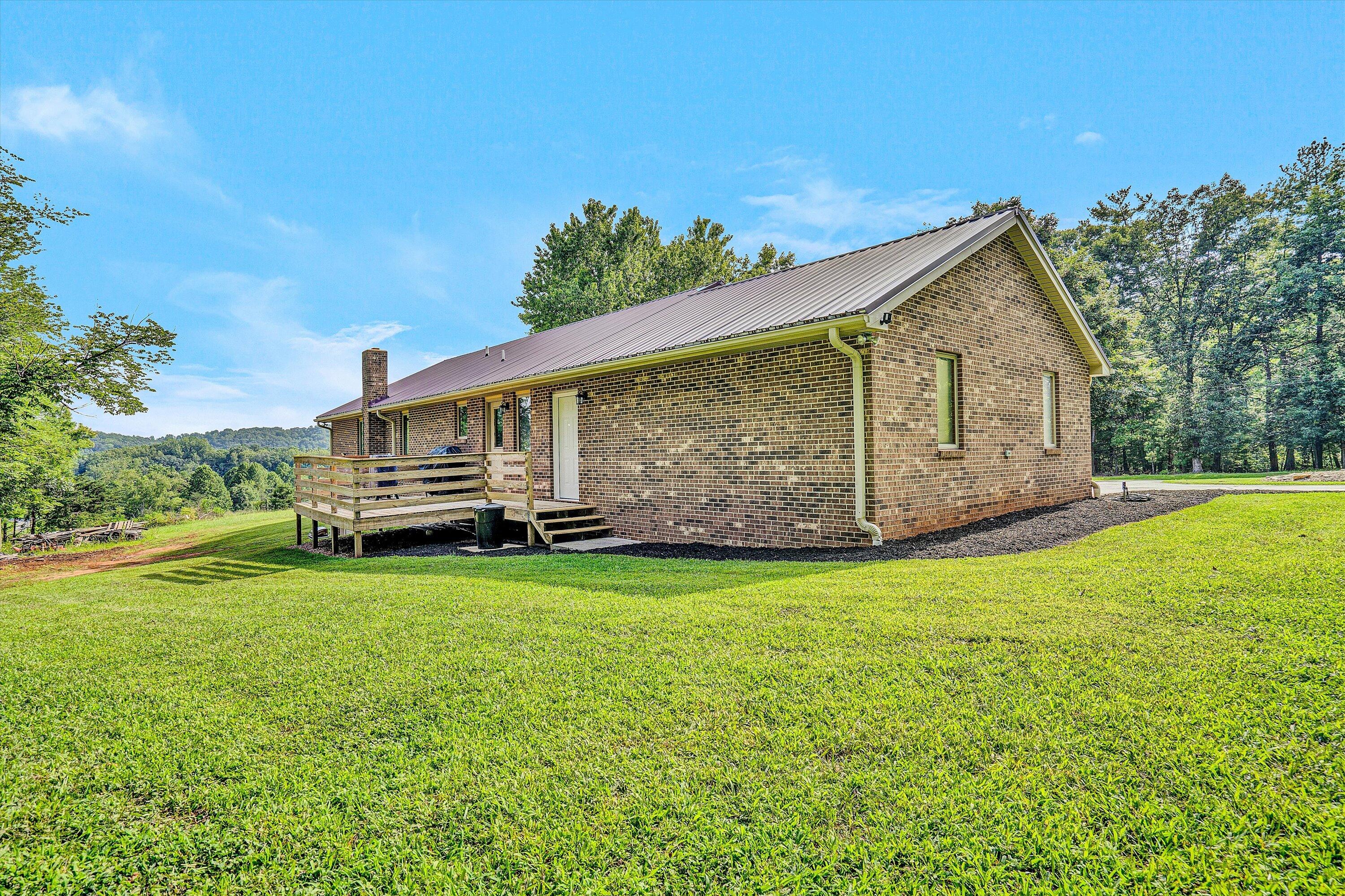 489 Monty RD