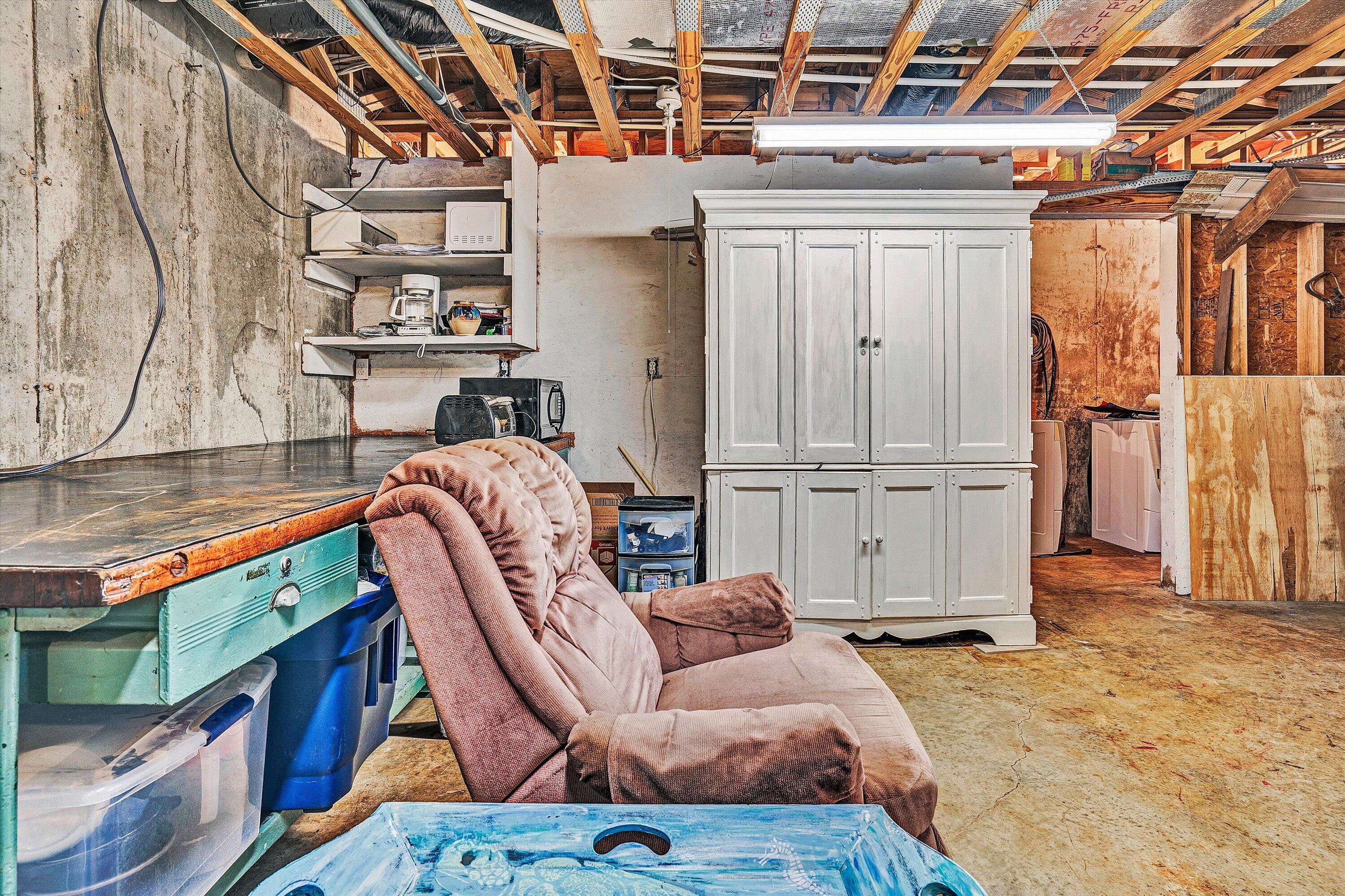 489 Monty RD