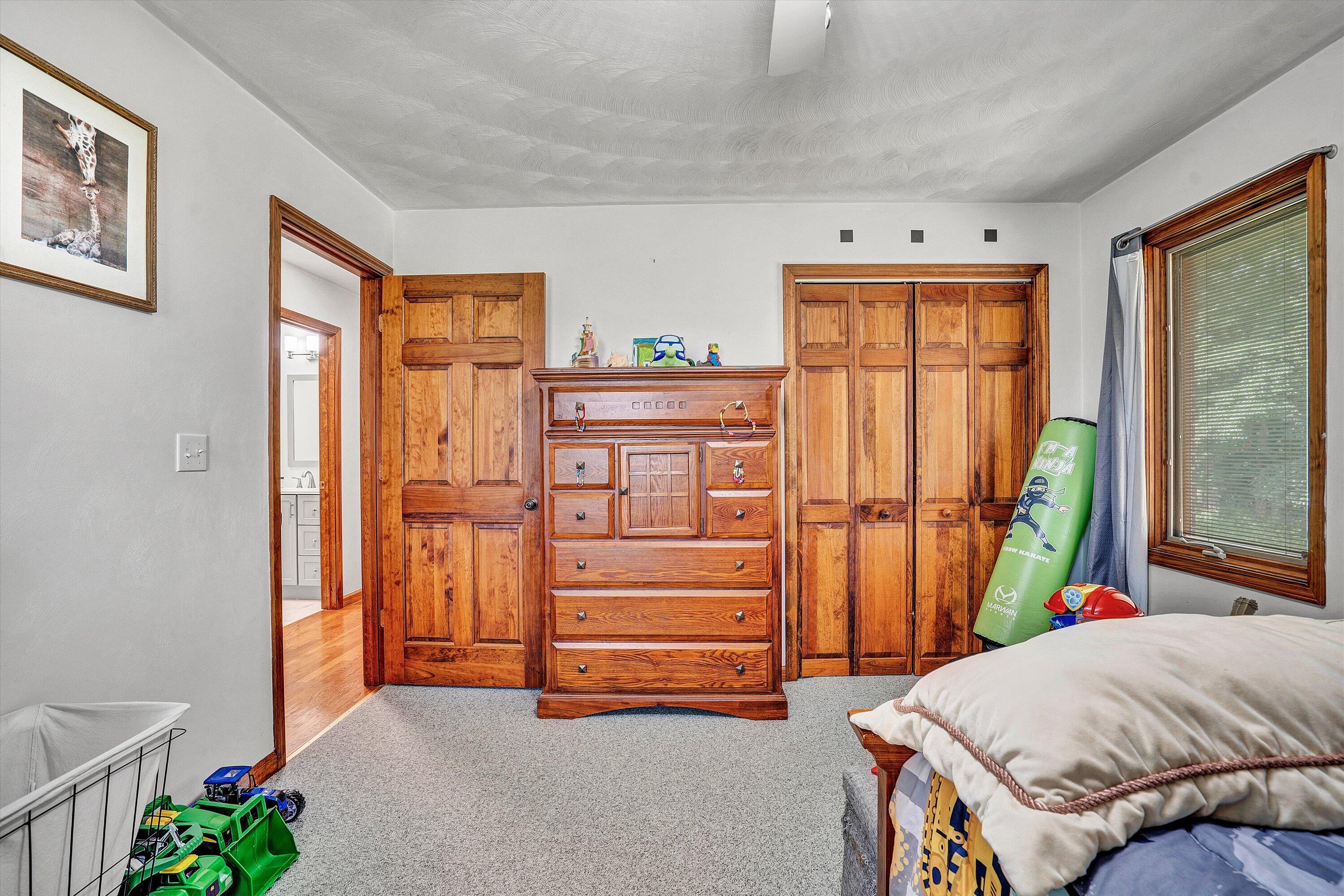 489 Monty RD
