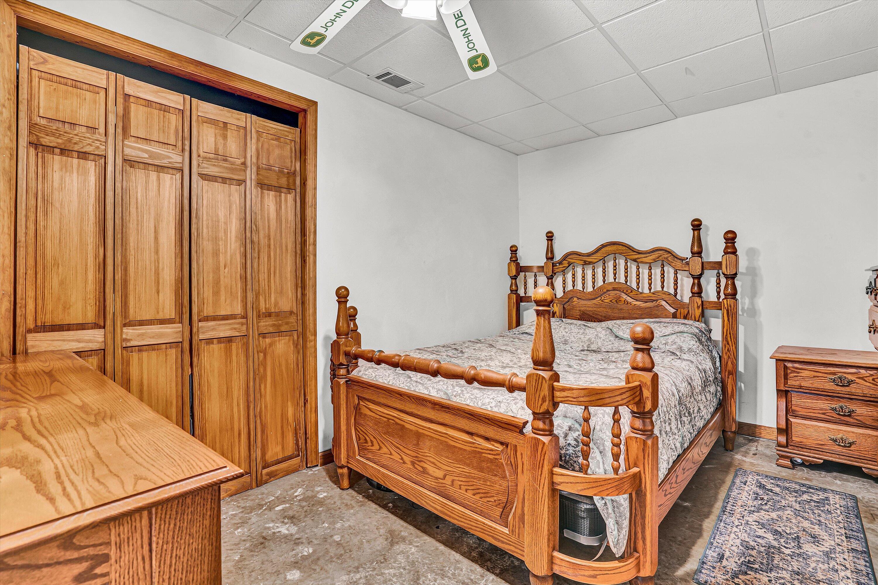 489 Monty RD