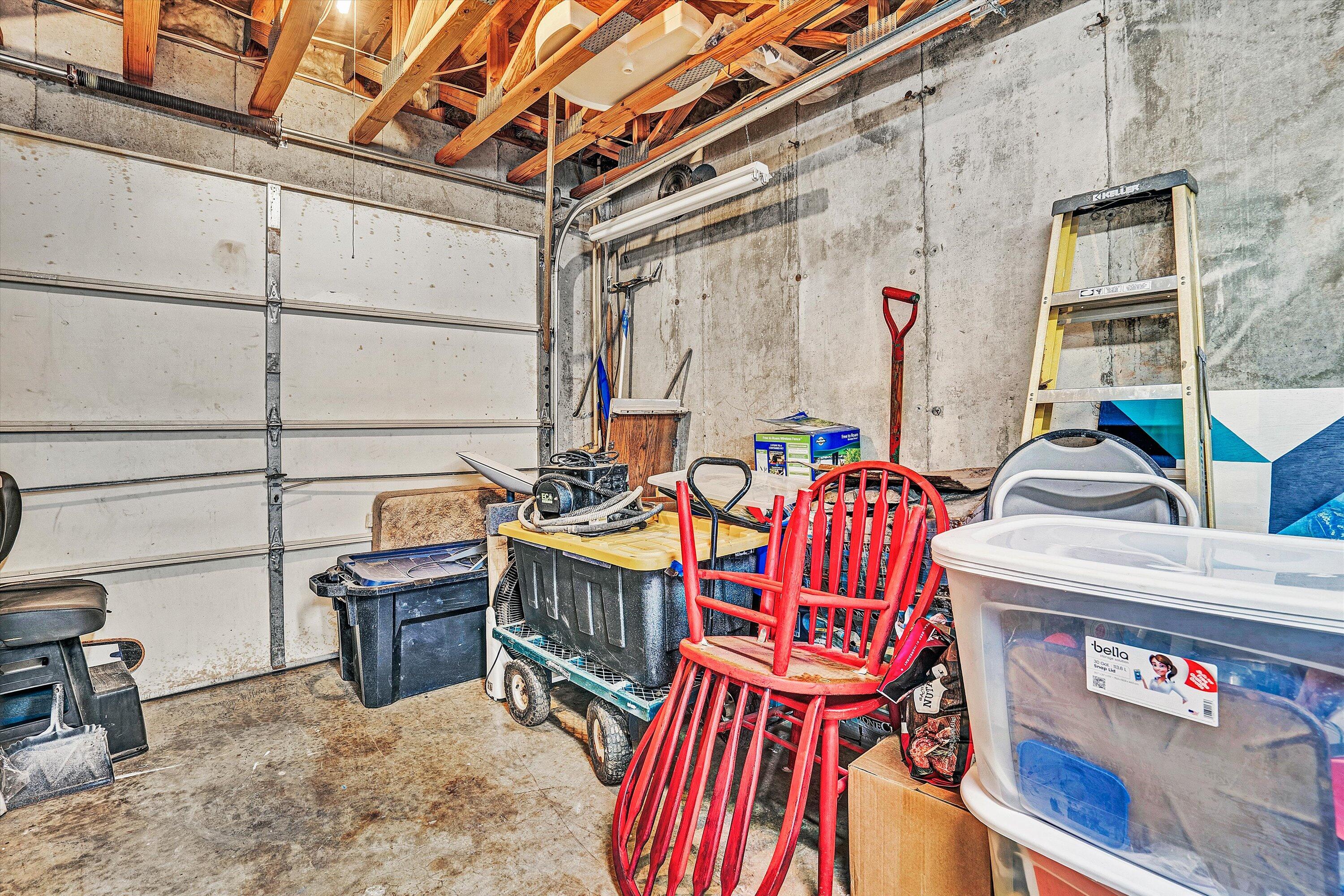 489 Monty RD
