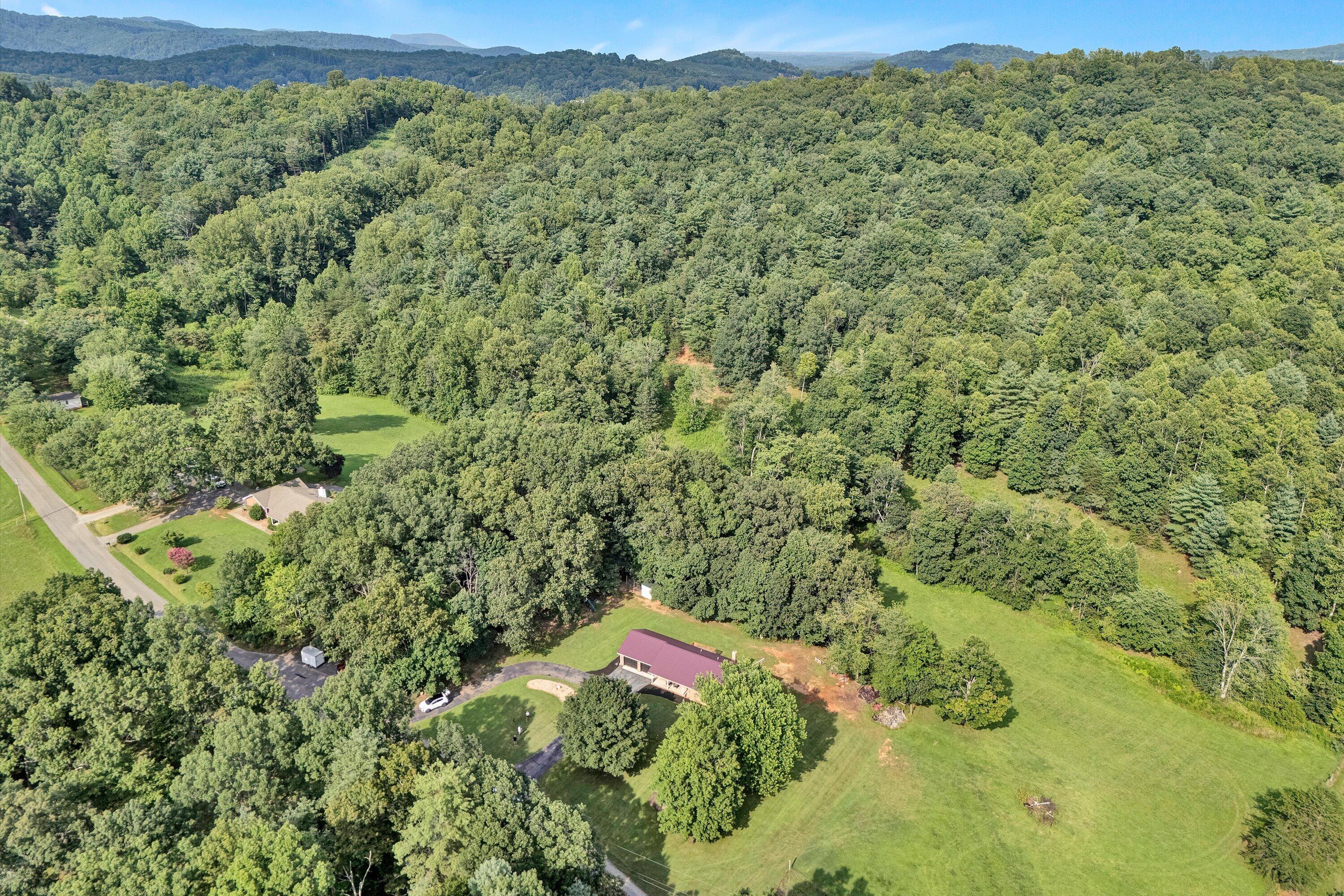 489 Monty RD