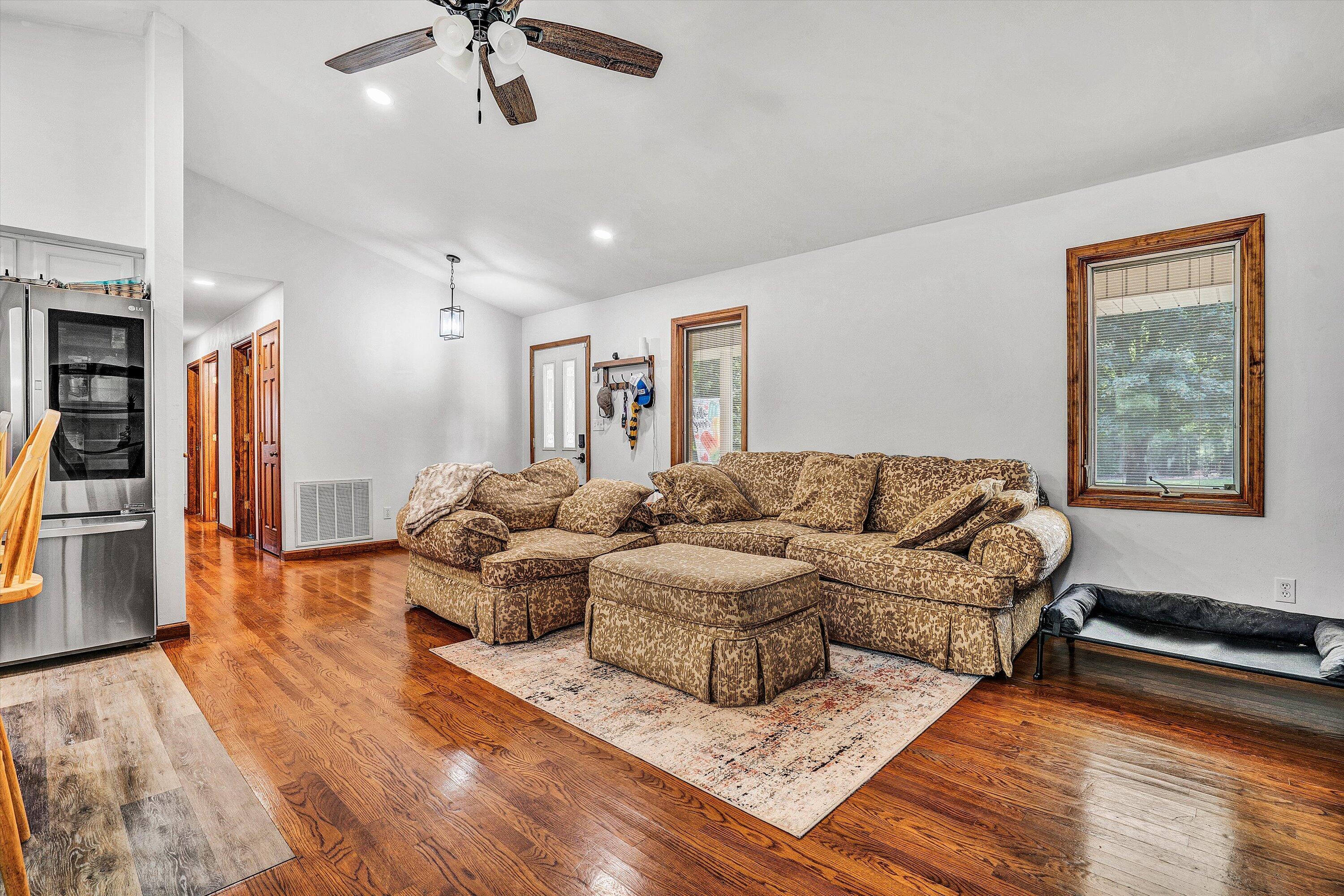 489 Monty RD