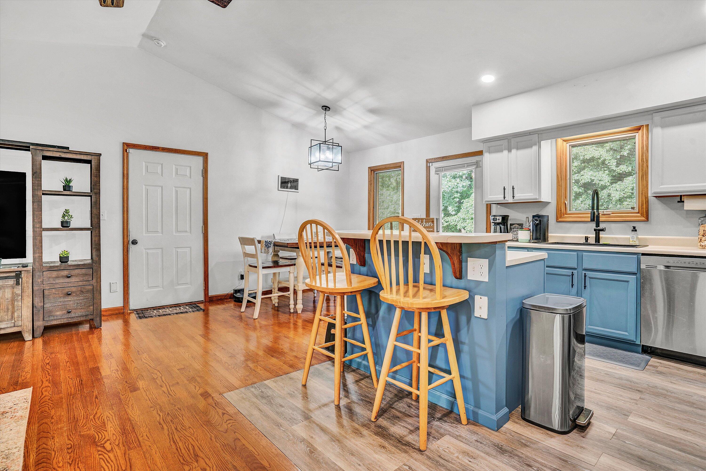 489 Monty RD
