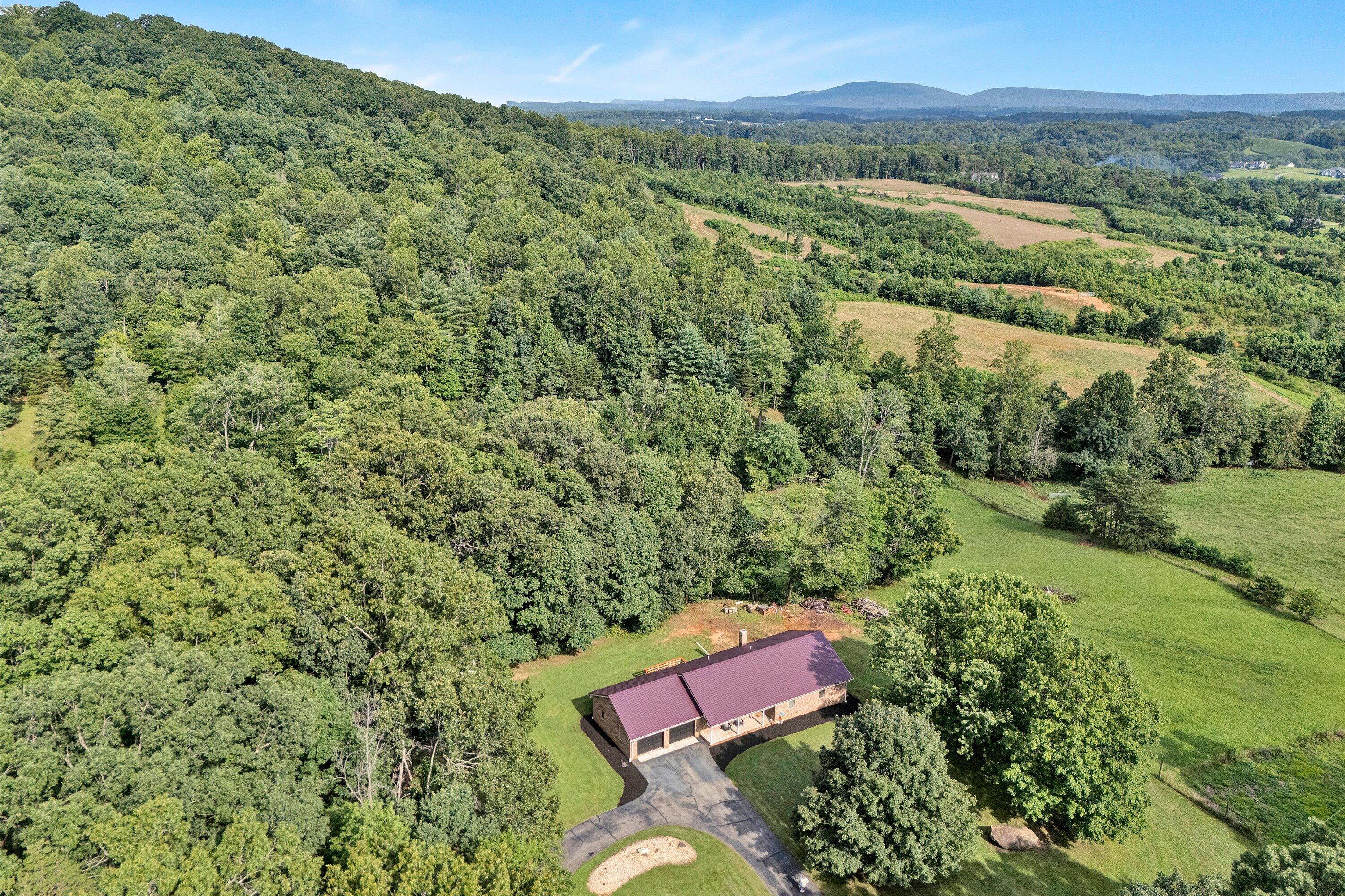 489 Monty RD