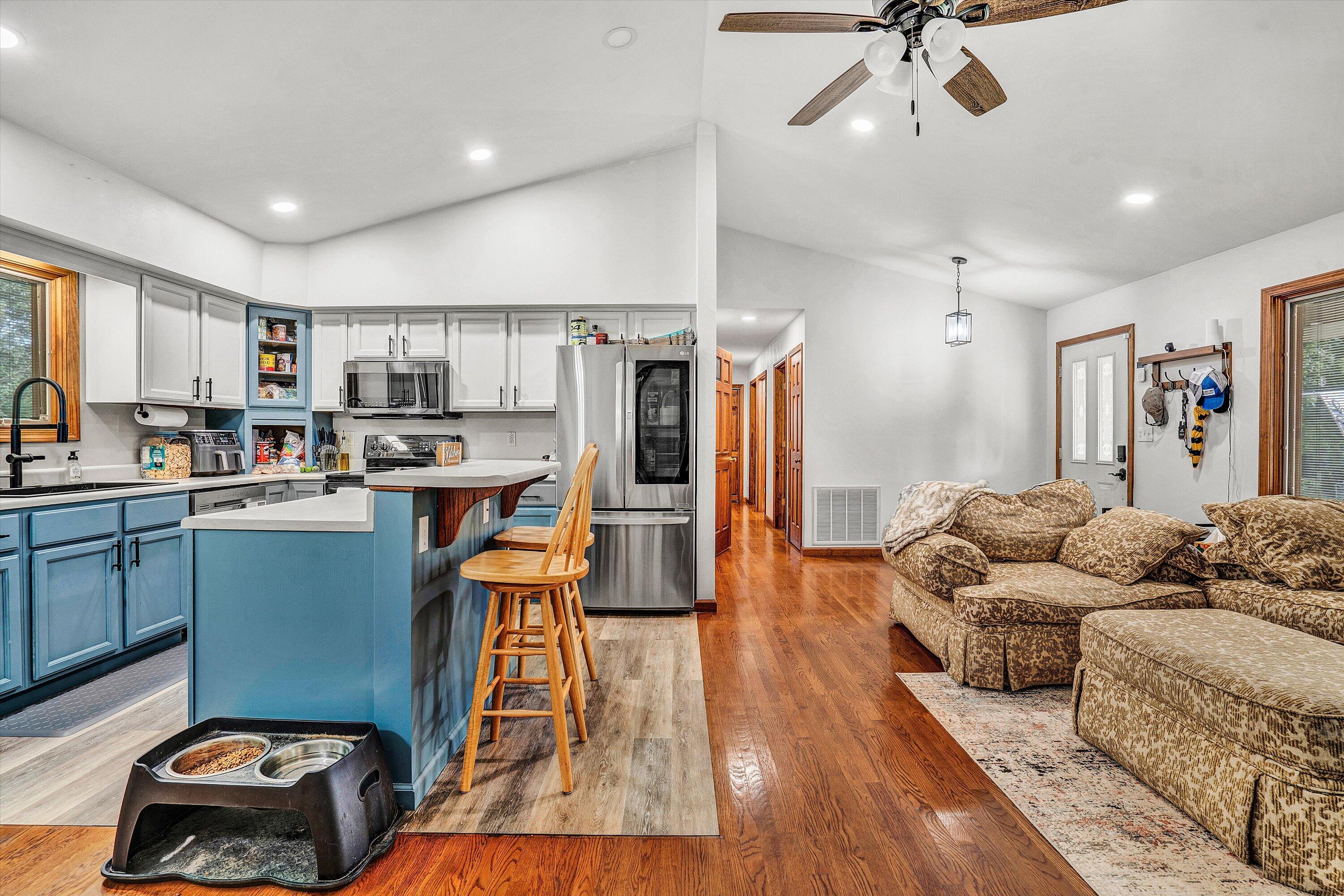 489 Monty RD