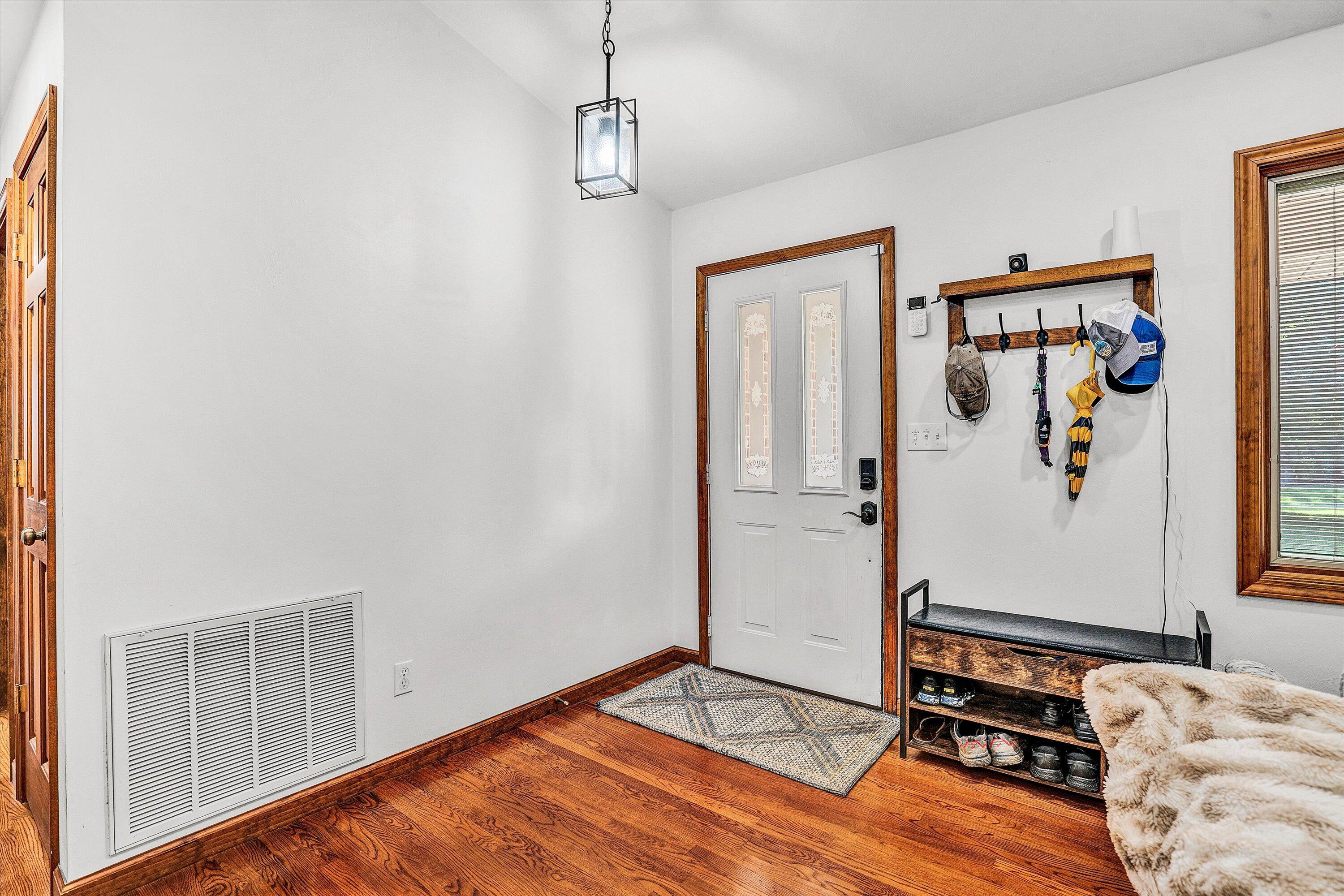 489 Monty RD