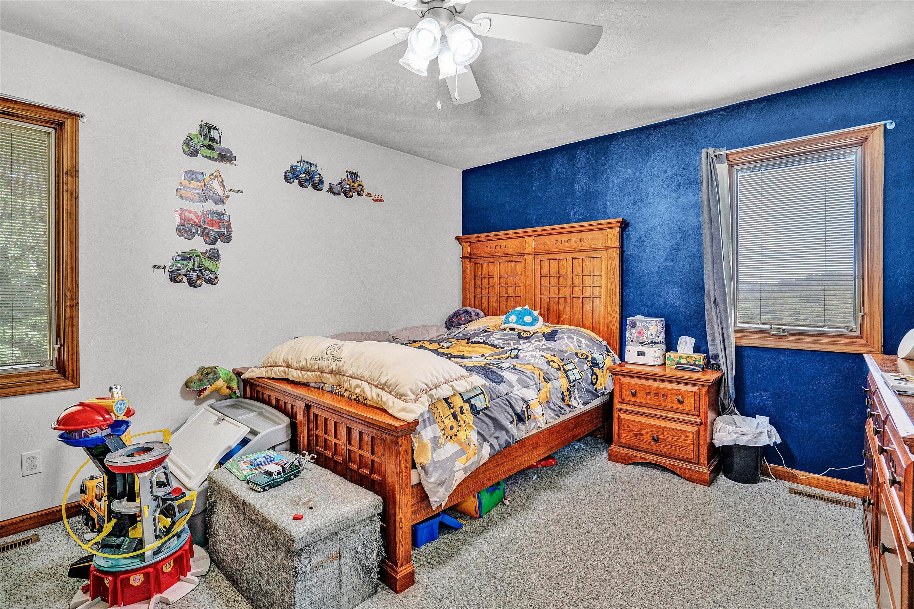 489 Monty RD