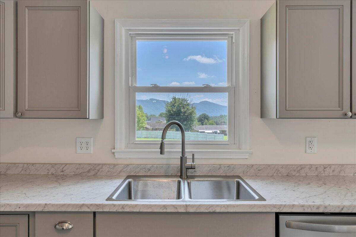 1331 Rainbow Forest DR