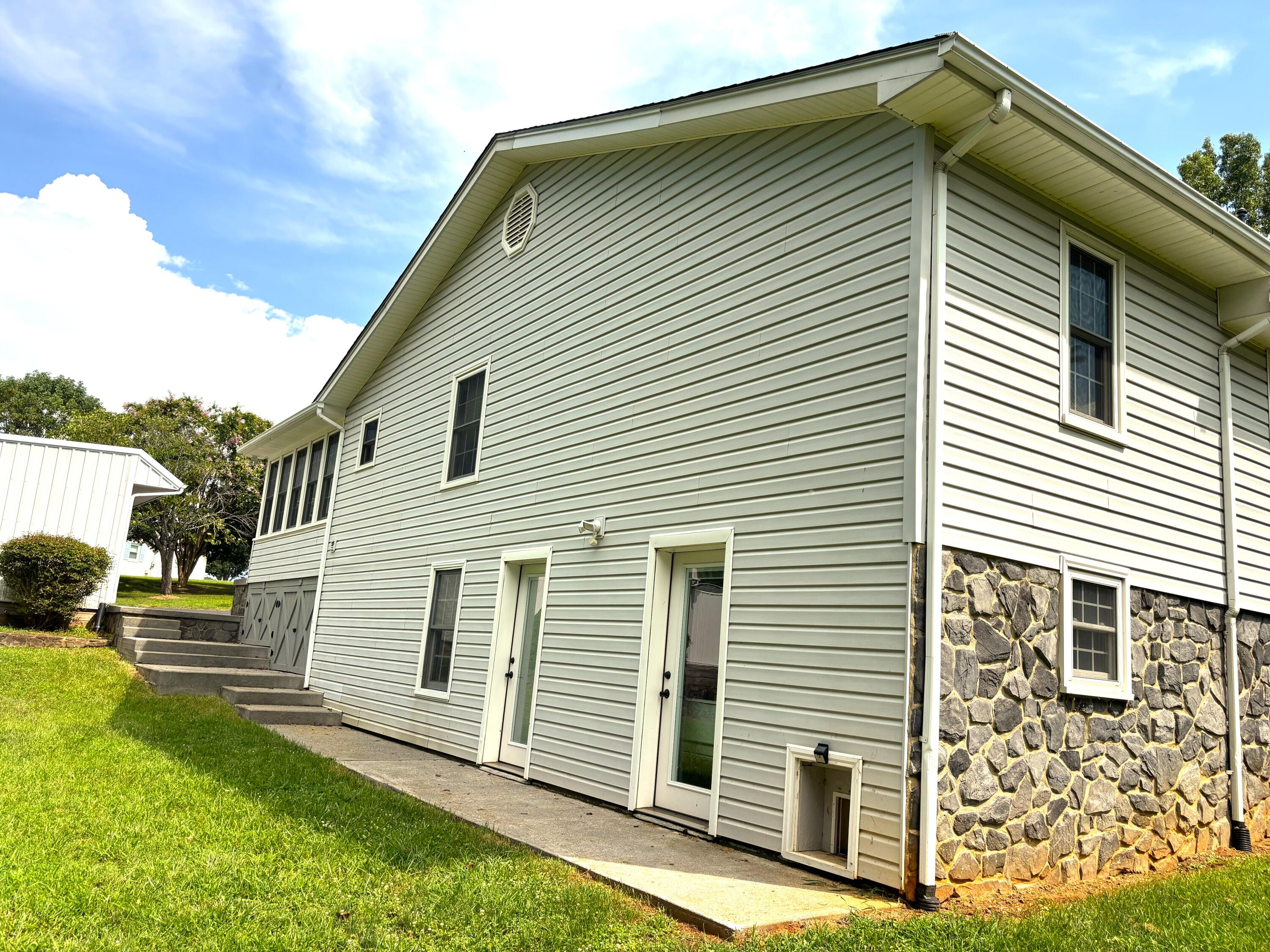 1235 Rock Spring RD