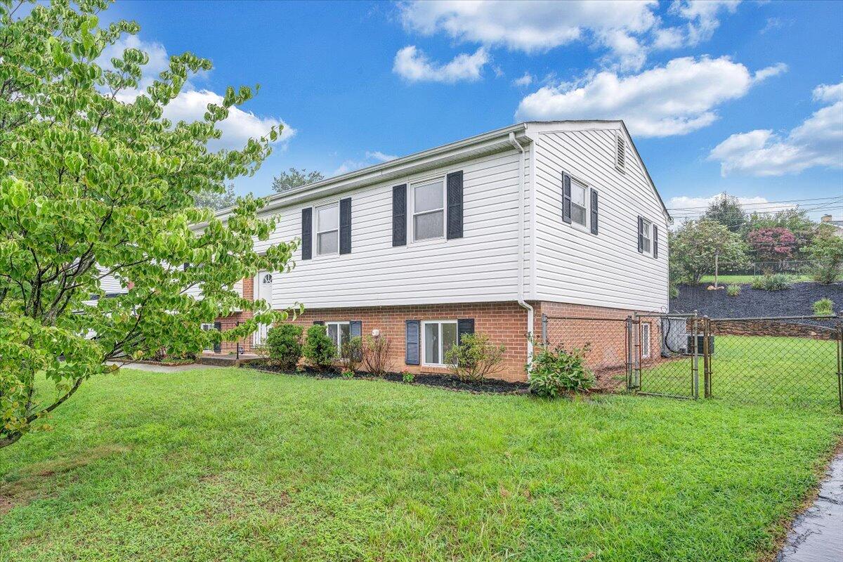 829 Pyrtle DR