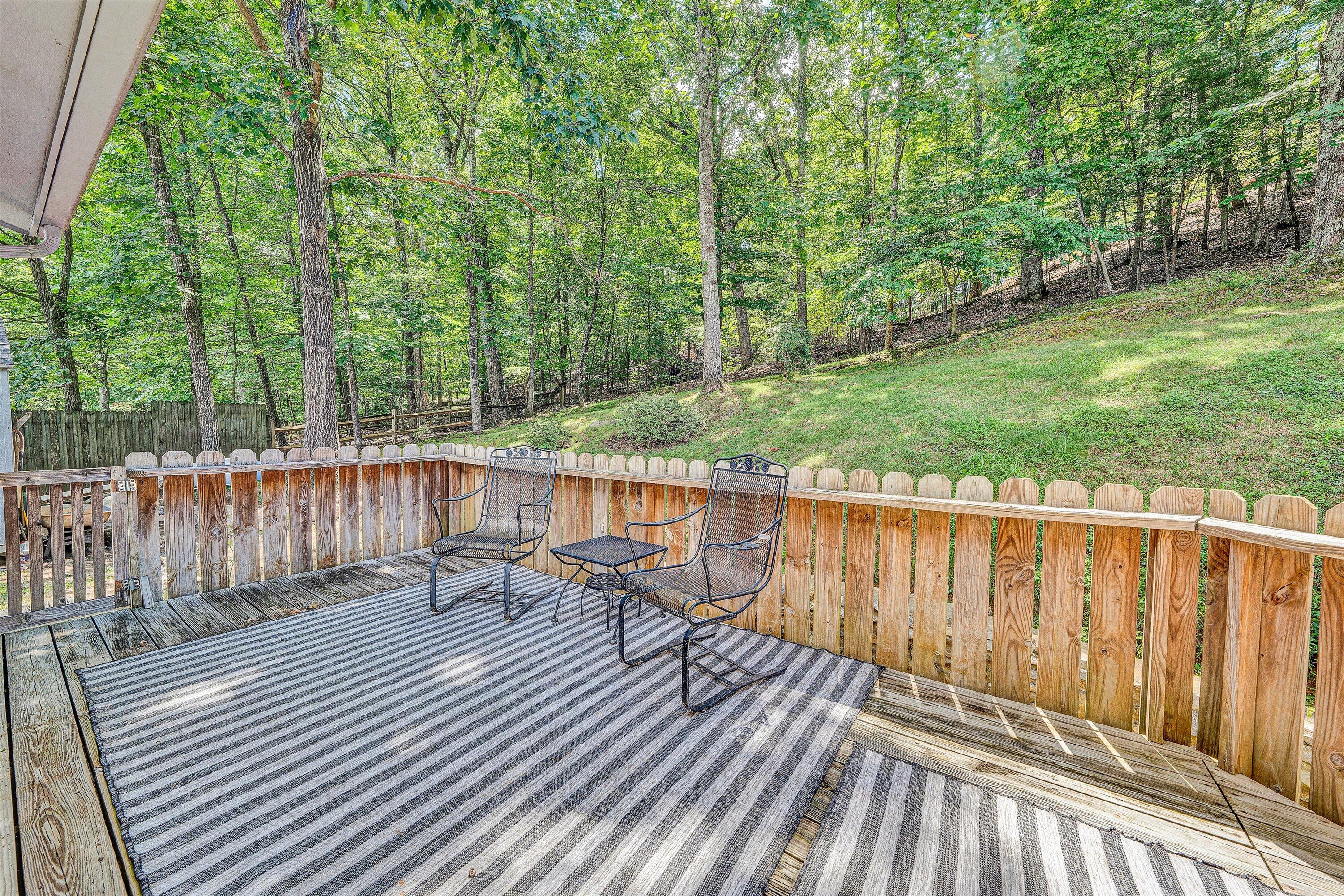180 Forest DR